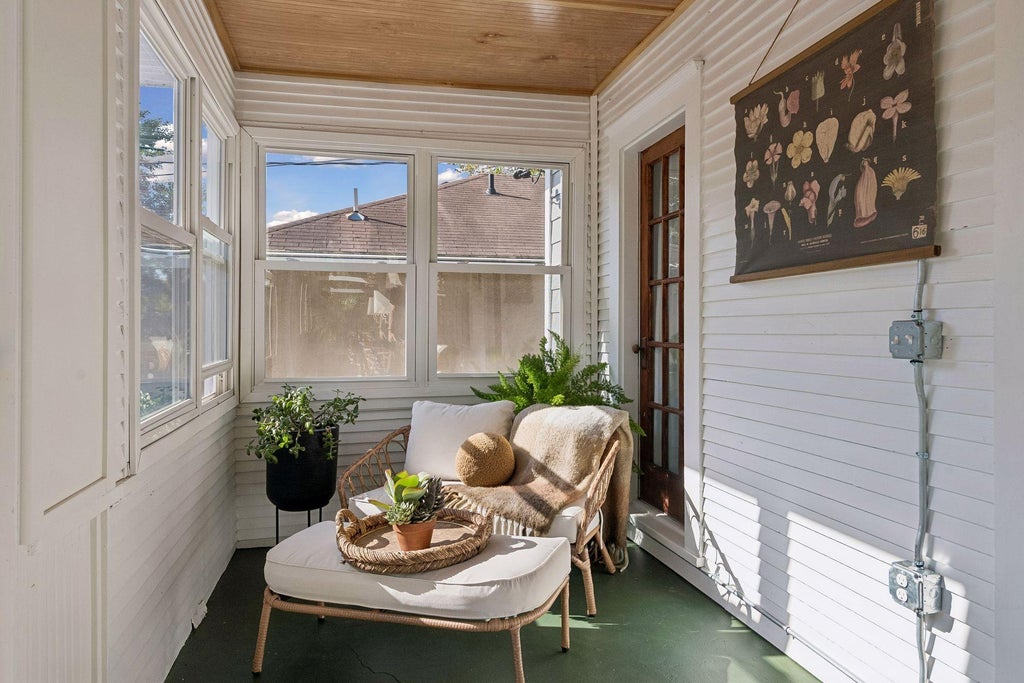 Photo of 3200 W 44th Street, Minneapolis, MN 55410 (MLS # 7148689)