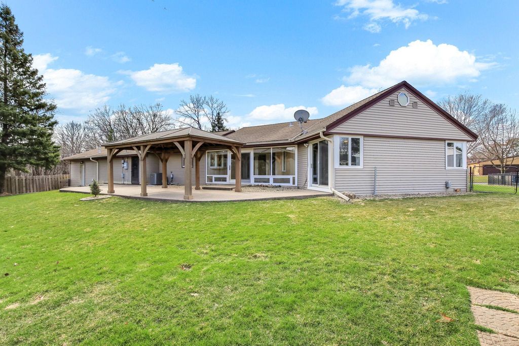 Photo of 501 Drillane Road, Hopkins, MN 55305 (MLS # 7074308)
