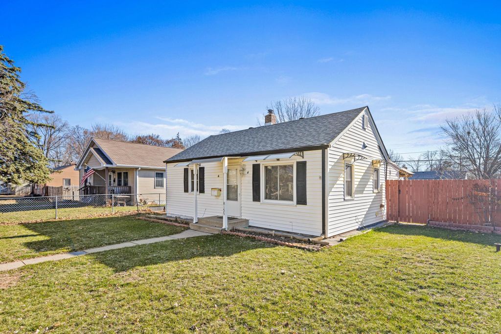 Photo of 8155 Wentworth Avenue S, Bloomington, MN 55420 (MLS # 7051505)