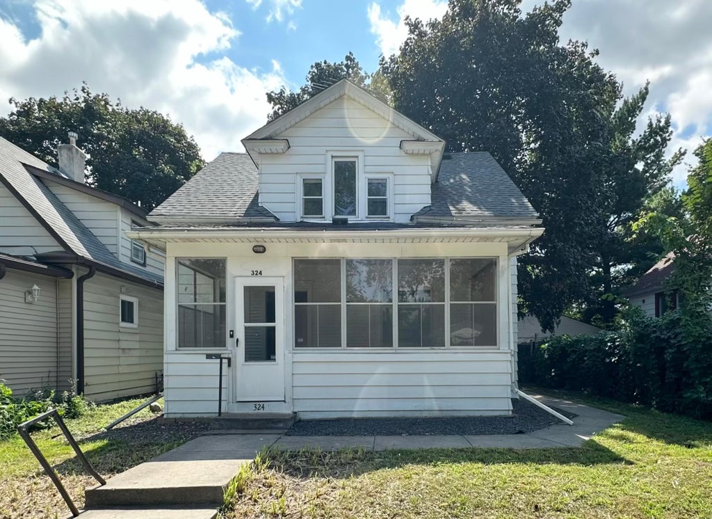 Photo of 324 Topping Street, Saint Paul, MN 55117 (MLS # 7149031)