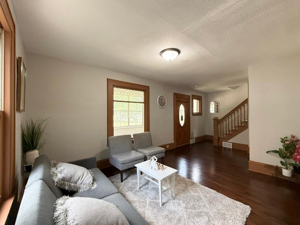 Photo of 324 Topping Street, Saint Paul, MN 55117 (MLS # 7149031)