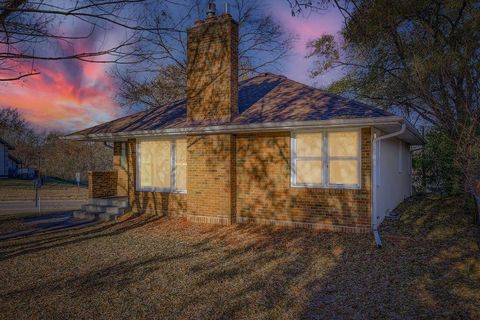 2293 7th Avenue E North Saint Paul MN 55109