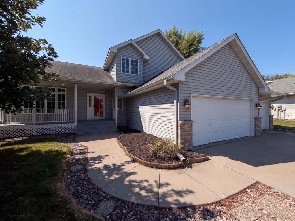 Photo of 8763 Autumn Oaks Drive, Rockford, MN 55373 (MLS # 7131299)
