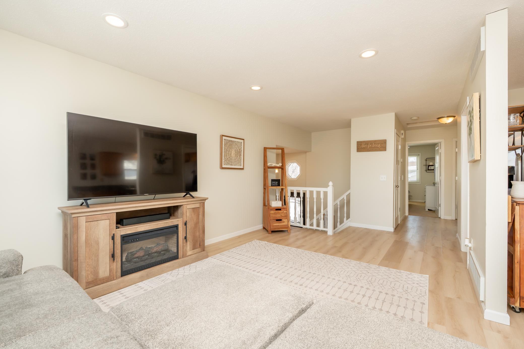 4305 Eagle Crest Drive