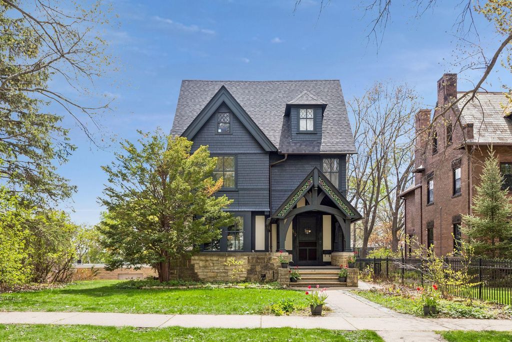 Photo of 502 Grand Hill, Saint Paul, MN 55102 (MLS # 7059943)