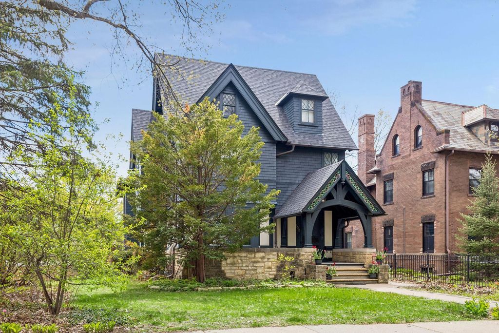 Photo of 502 Grand Hill, Saint Paul, MN 55102 (MLS # 7059943)