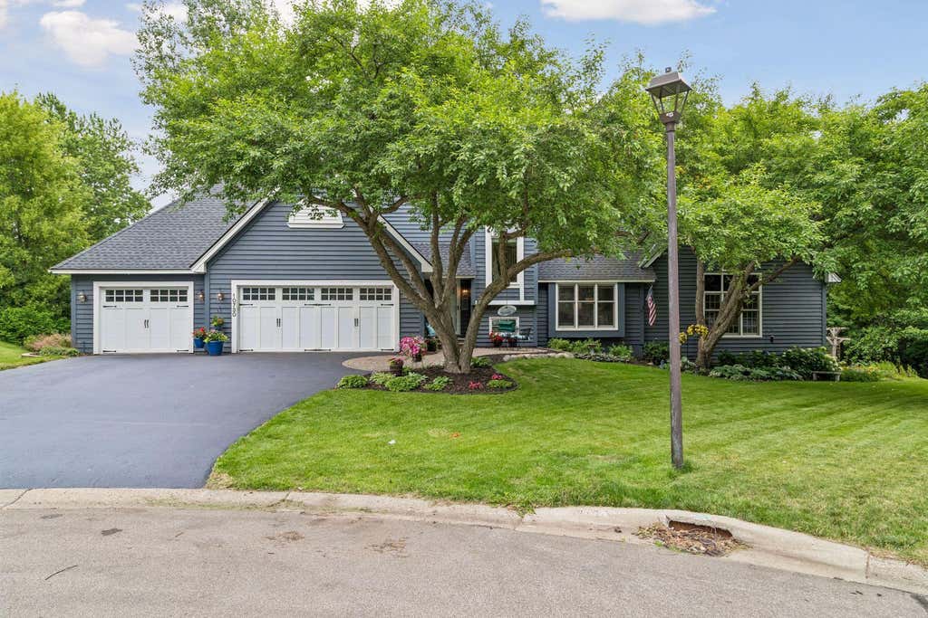Photo of 10730 Spoon Ridge, Eden Prairie, MN 55347 (MLS # 7084187)