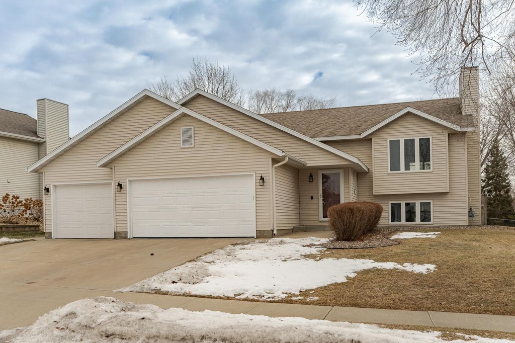 Photo of 5718 Shetland Drive NW, Rochester, MN 55901 (MLS # 7009078)