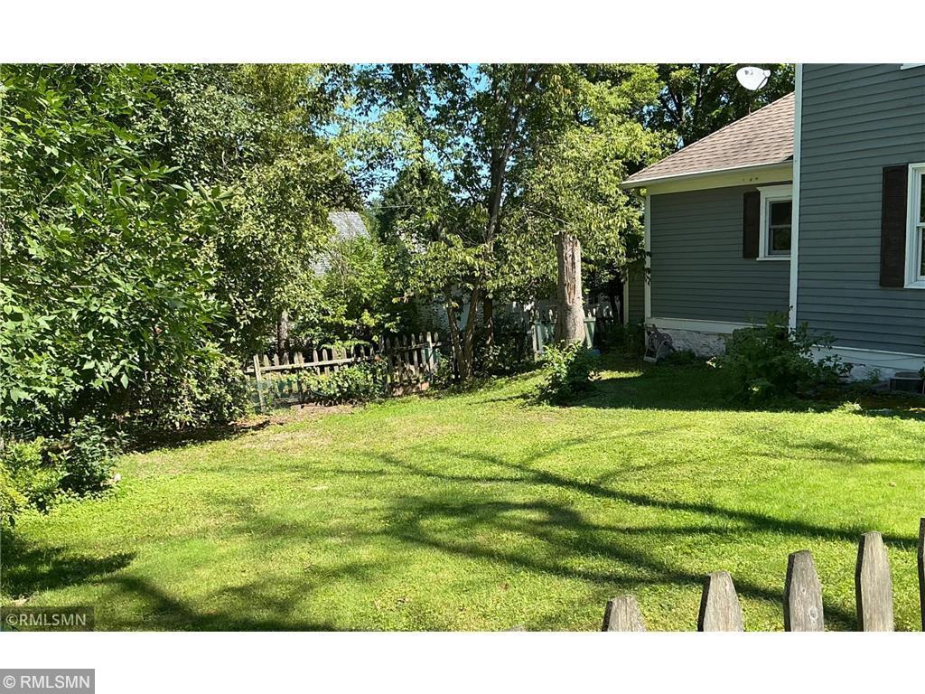 704 Mulberry Street W