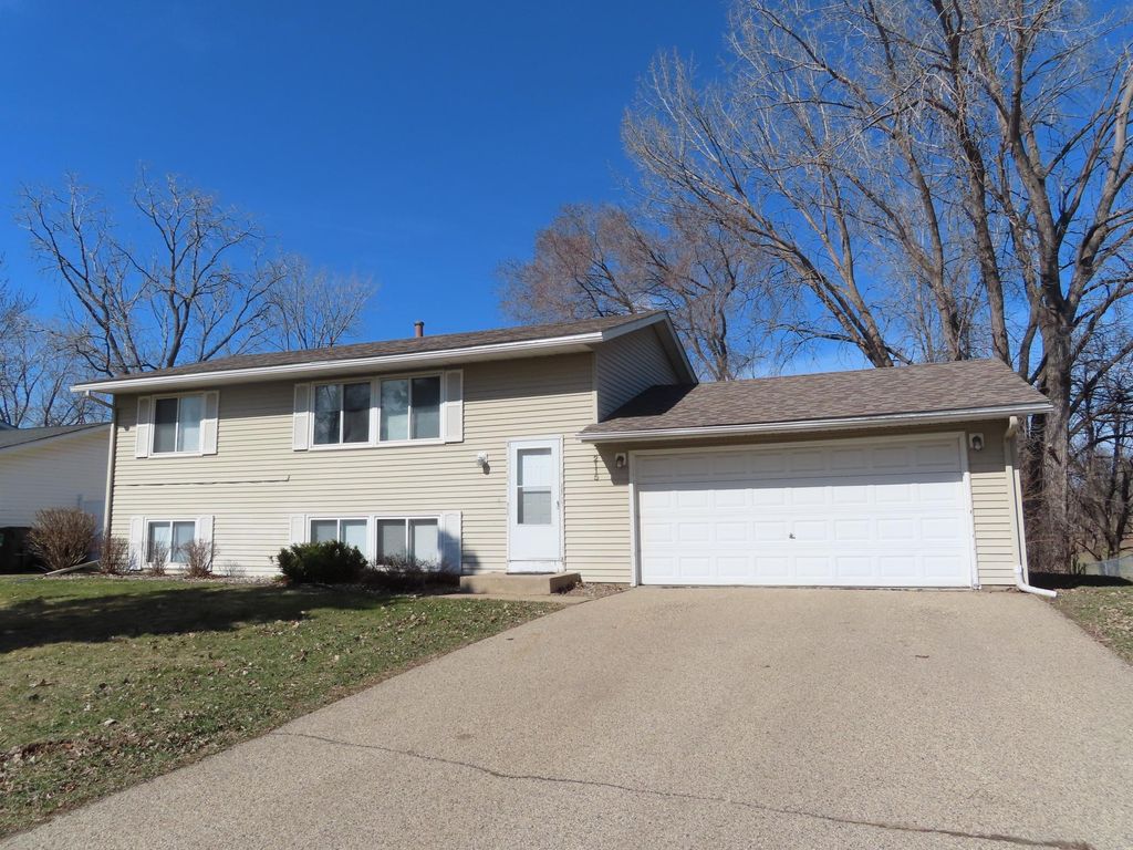 Photo of 2115 Cliffview Drive, Eagan, MN 55122 (MLS # 7043150)