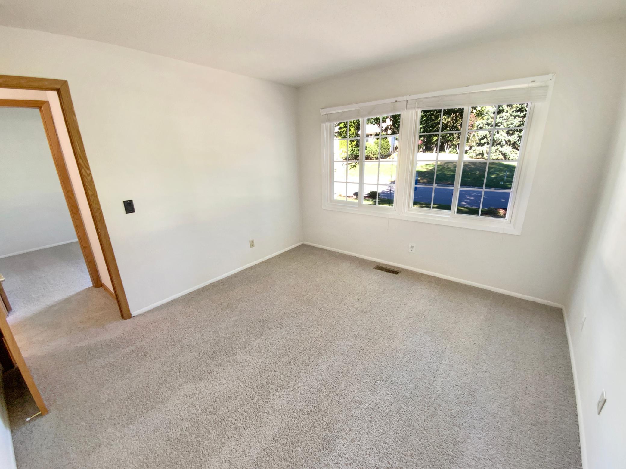 3309 Red Oak Circle N