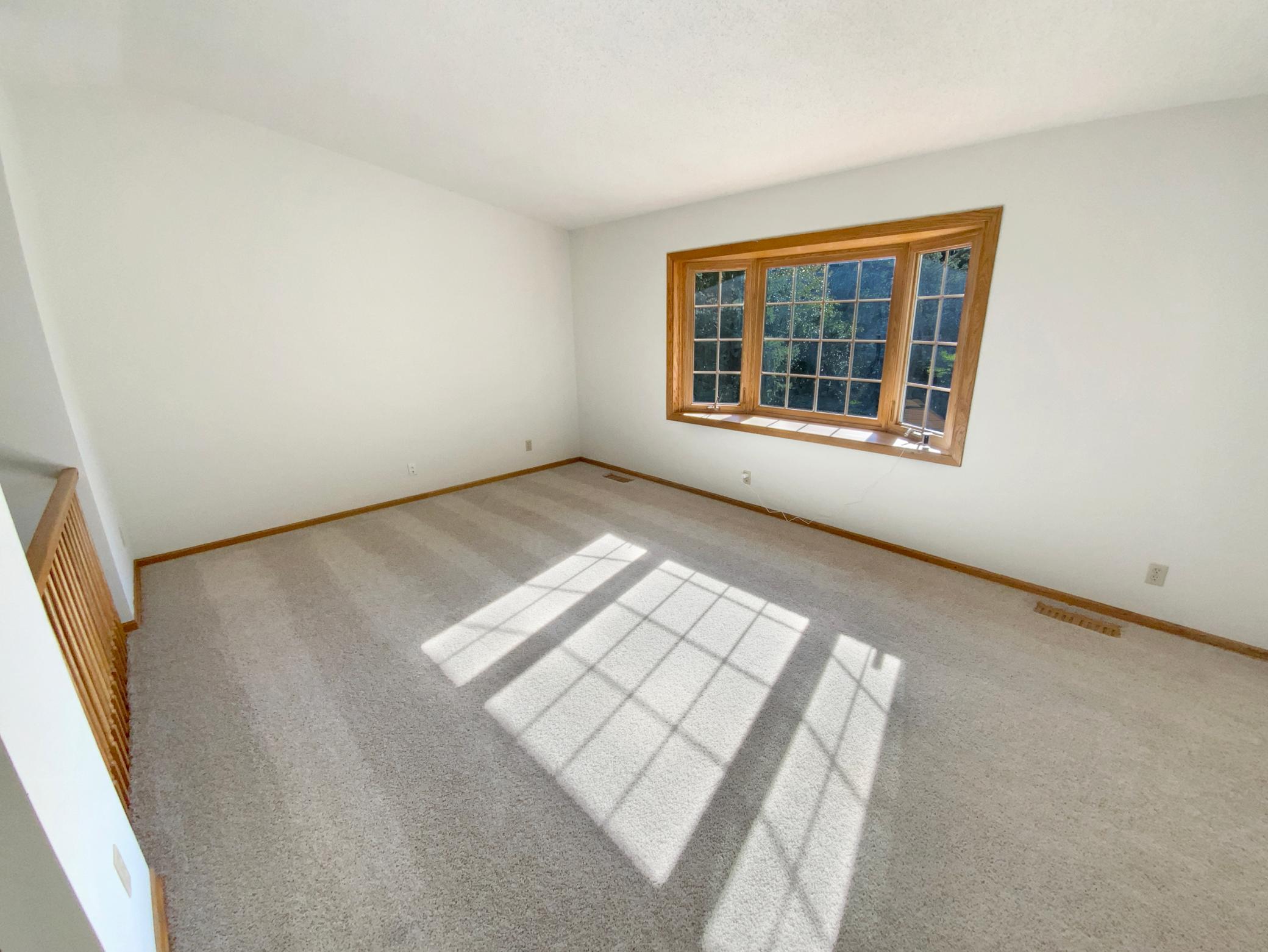 3309 Red Oak Circle N