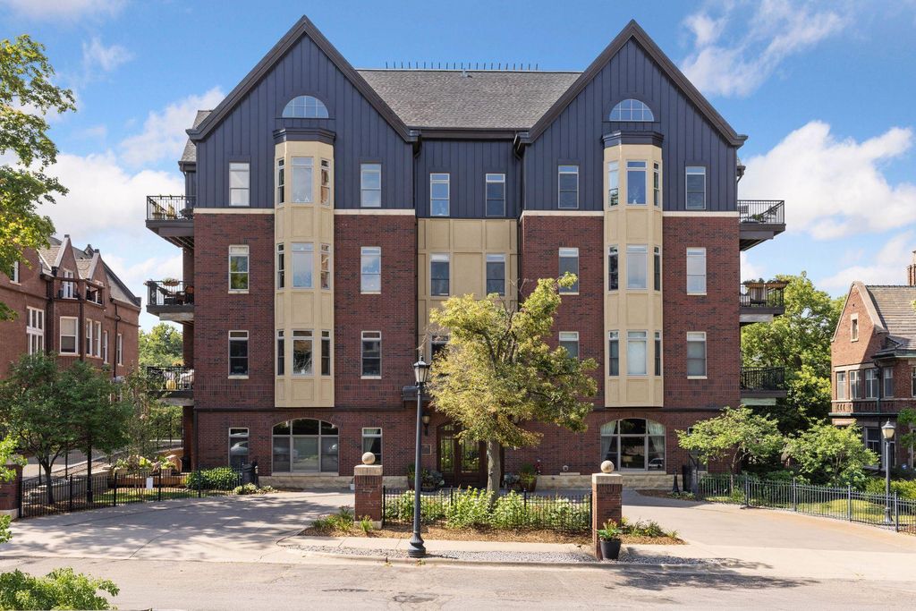 Photo of 301 Clifton Avenue #1H, Minneapolis, MN 55403 (MLS # 7036577)