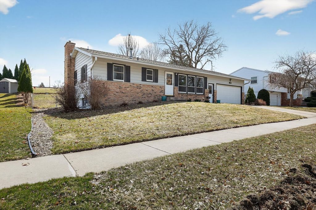 Photo of 2340 4th Avenue NW, Rochester, MN 55901 (MLS # 7042013)