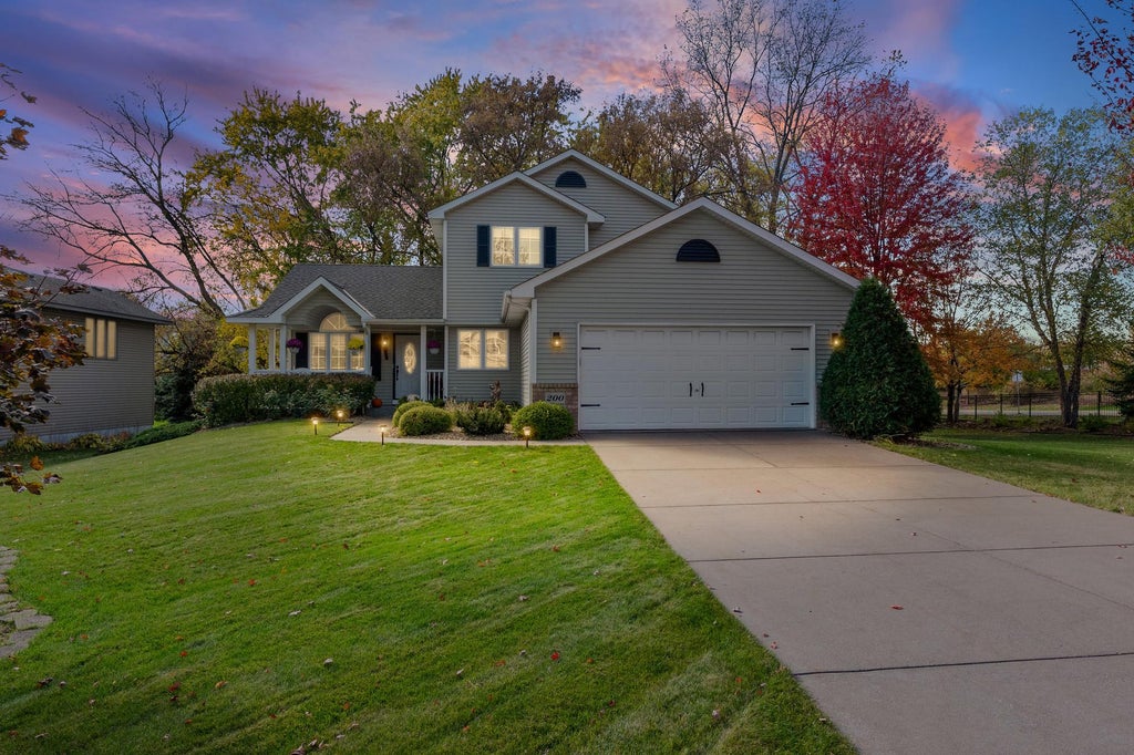 Photo of 200 Pendryn Hill Curve, Woodbury, MN 55125 (MLS # 7163383)