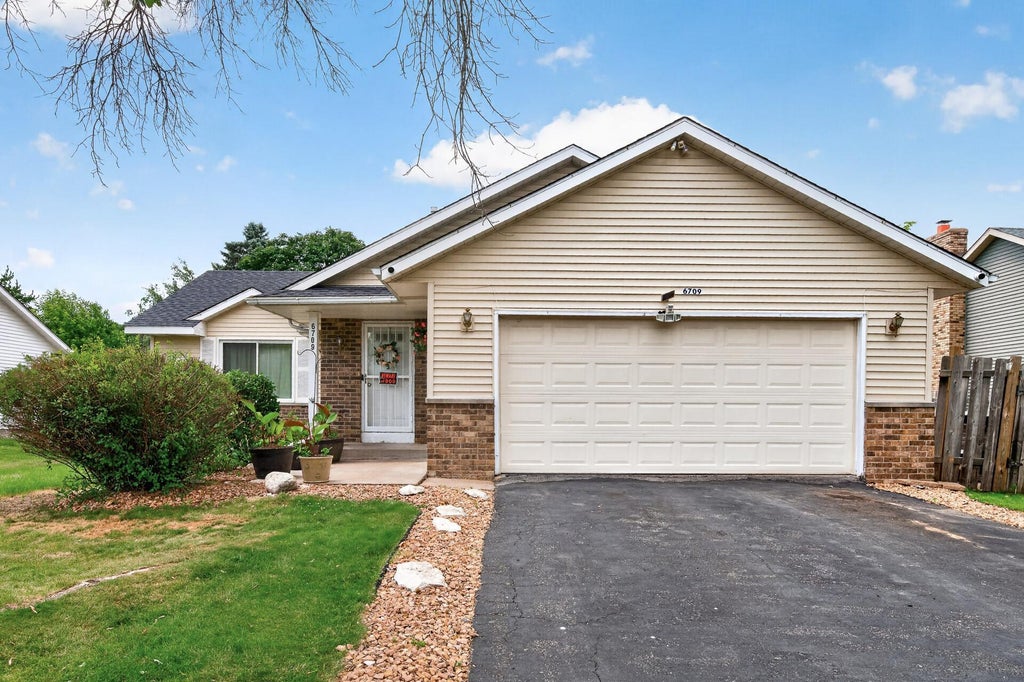 Photo of 6709 Brunswick Avenue N, Brooklyn Park, MN 55429 (MLS # 7095143)