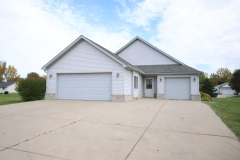 Photo of 605 Cottonwood Avenue, Litchfield, MN 55355 (MLS # 7157750)