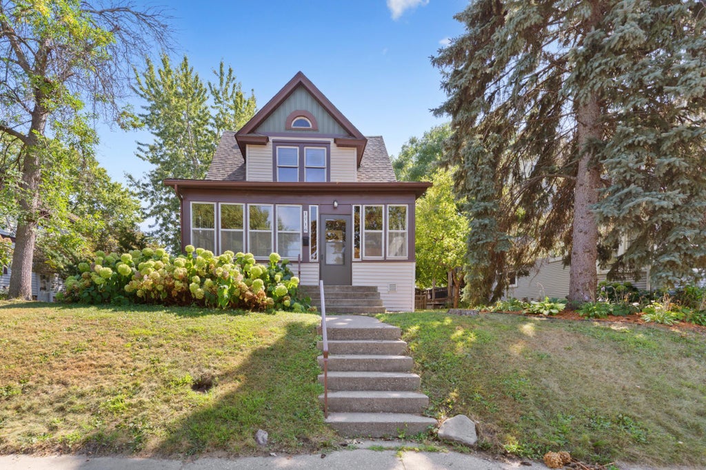 Photo of 1716 Iglehart Avenue, Saint Paul, MN 55104 (MLS # 7137285)