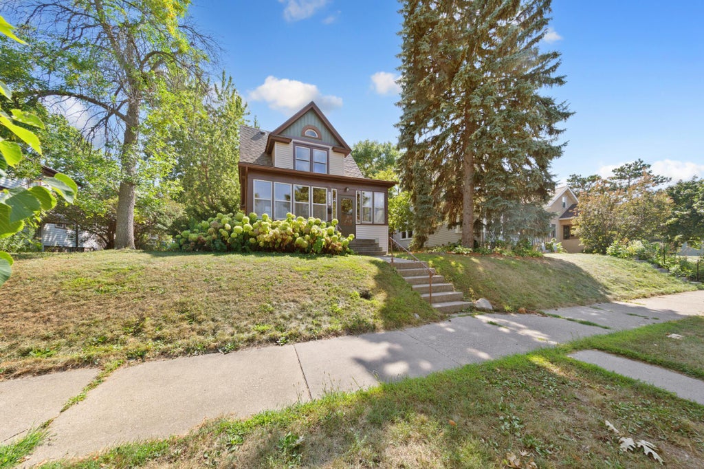 Photo of 1716 Iglehart Avenue, Saint Paul, MN 55104 (MLS # 7137285)