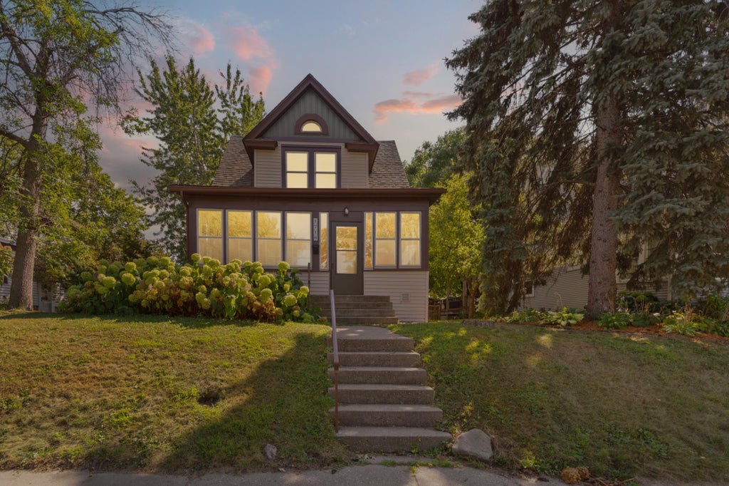 Photo of 1716 Iglehart Avenue, Saint Paul, MN 55104 (MLS # 7137285)