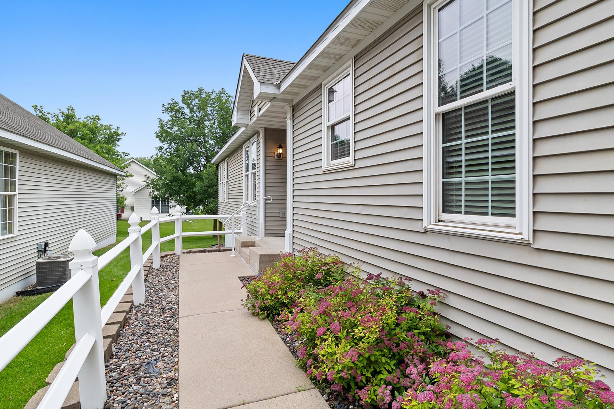 468 Meadowood Lane
