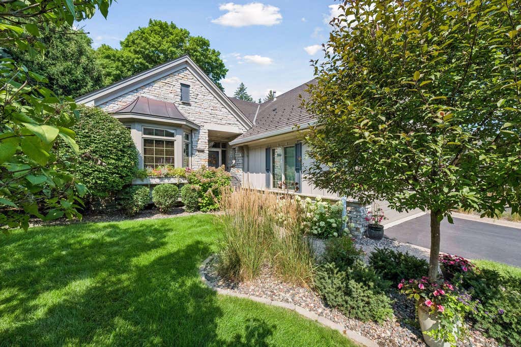 Photo of 635 Waycliffe Drive N, Wayzata, MN 55391 (MLS # 7126785)