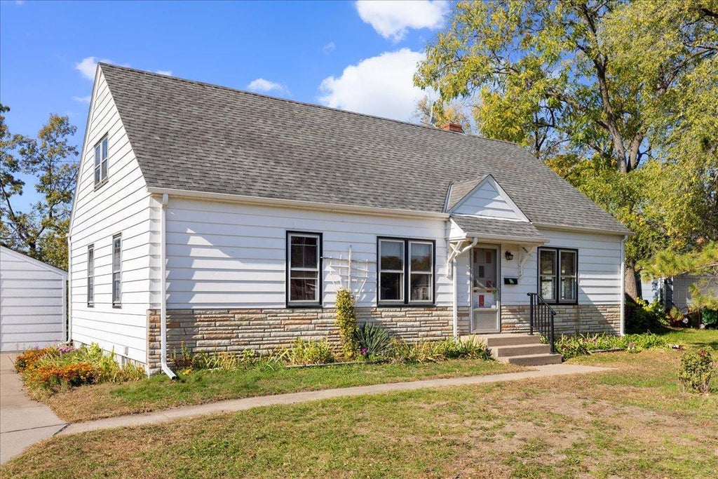 Photo of 25 5th Avenue SE, Osseo, MN 55369 (MLS # 7164157)