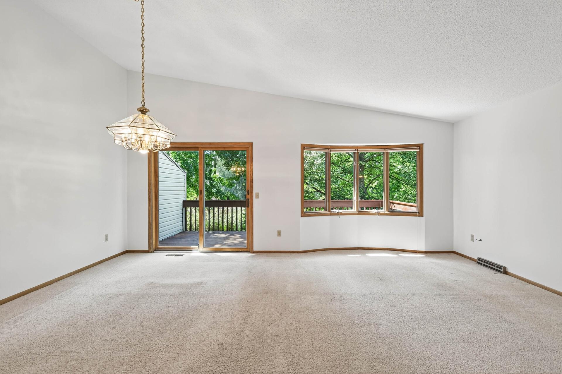 5657 Chatsworth Street N