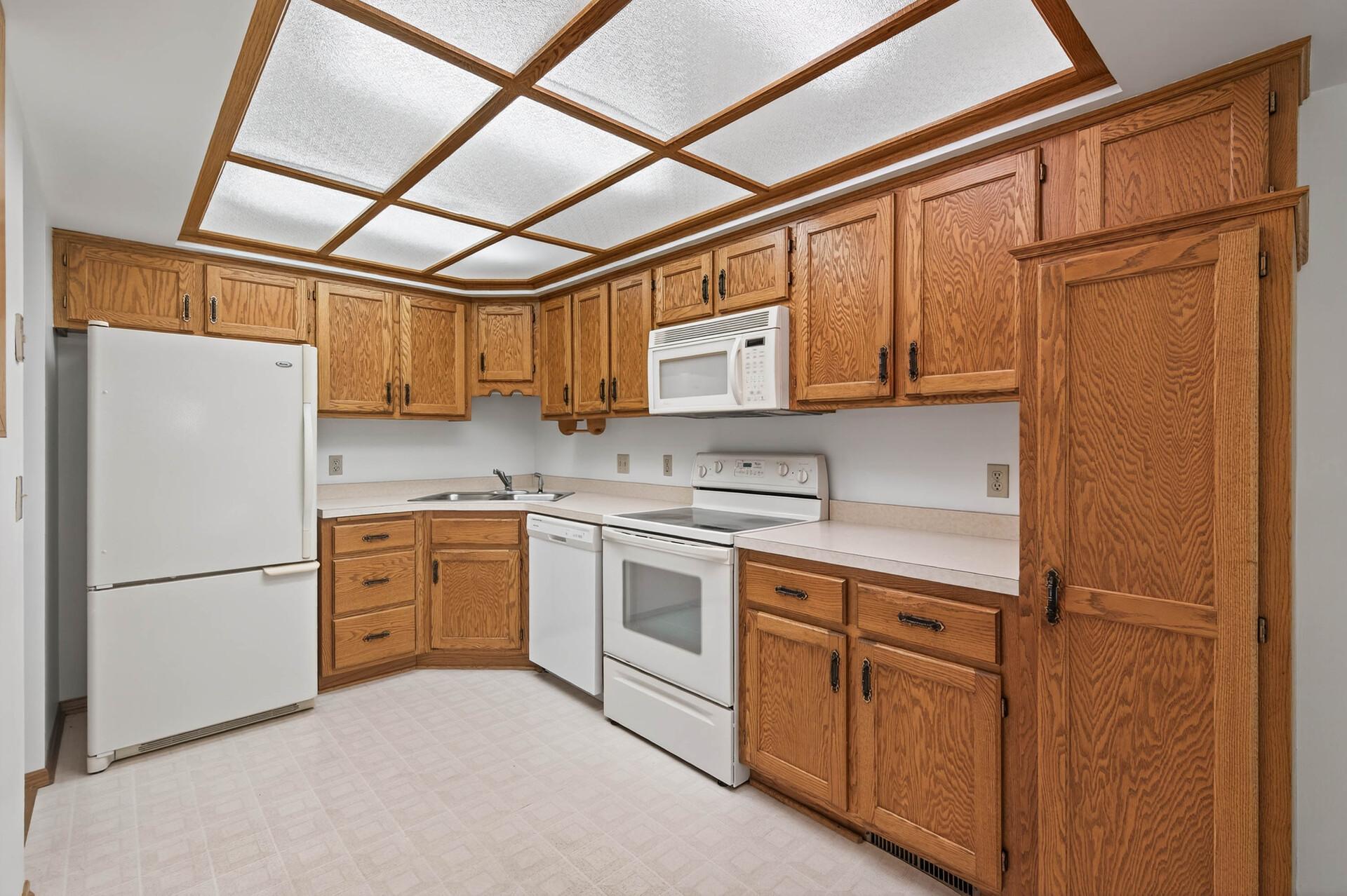 5657 Chatsworth Street N