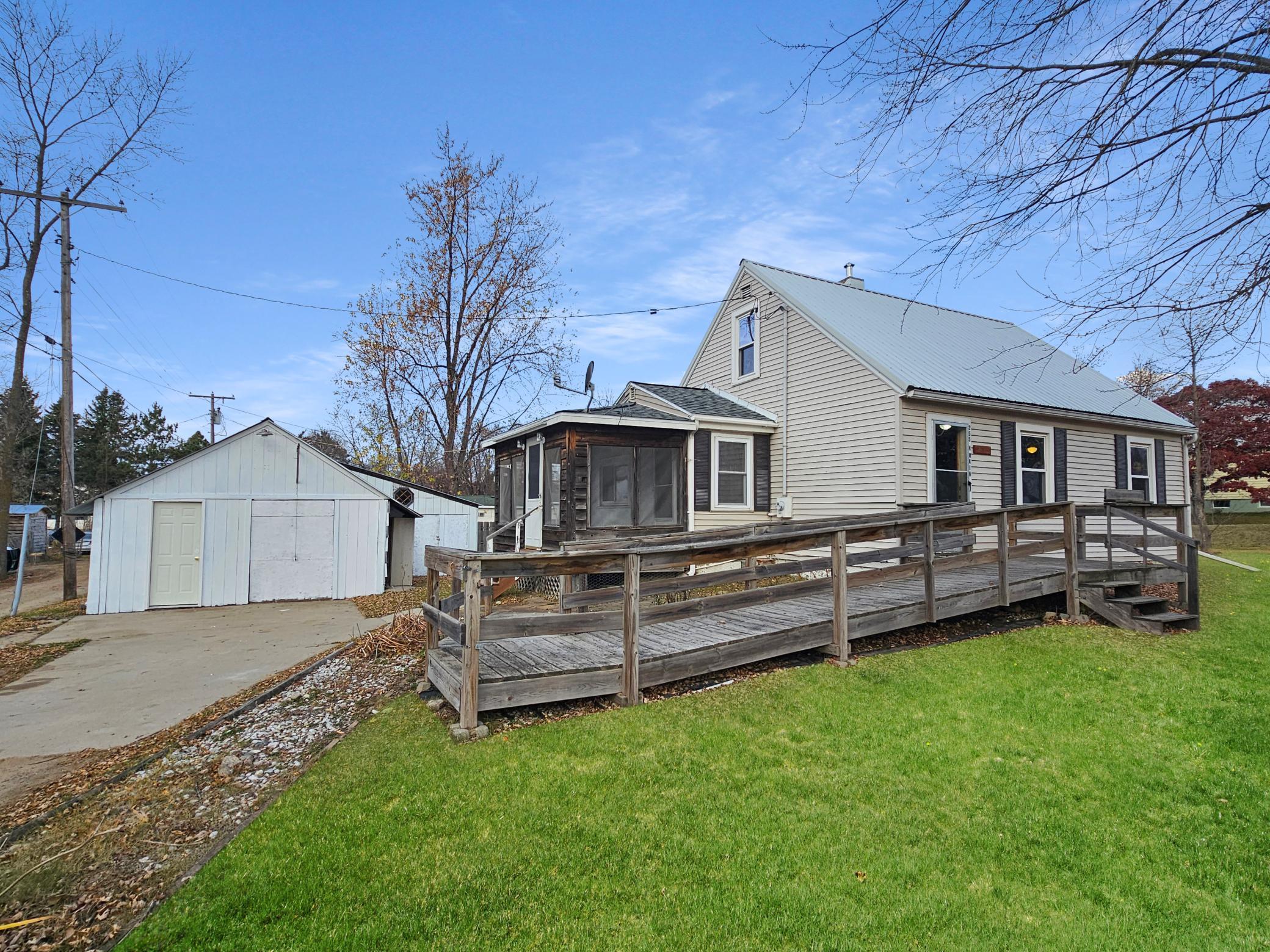 255 Main Street N