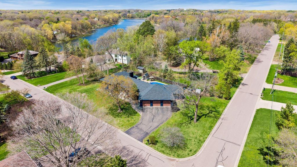 Photo of 335 Queensland Lane N, Plymouth, MN 55447 (MLS # 7012119)
