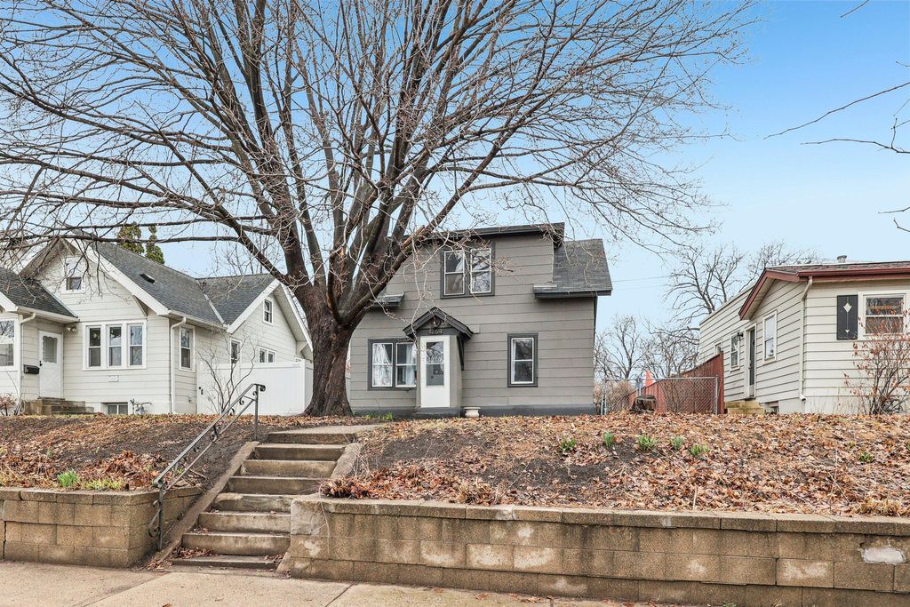 Photo of 1259 Hewitt Avenue, Saint Paul, MN 55104 (MLS # 7042817)