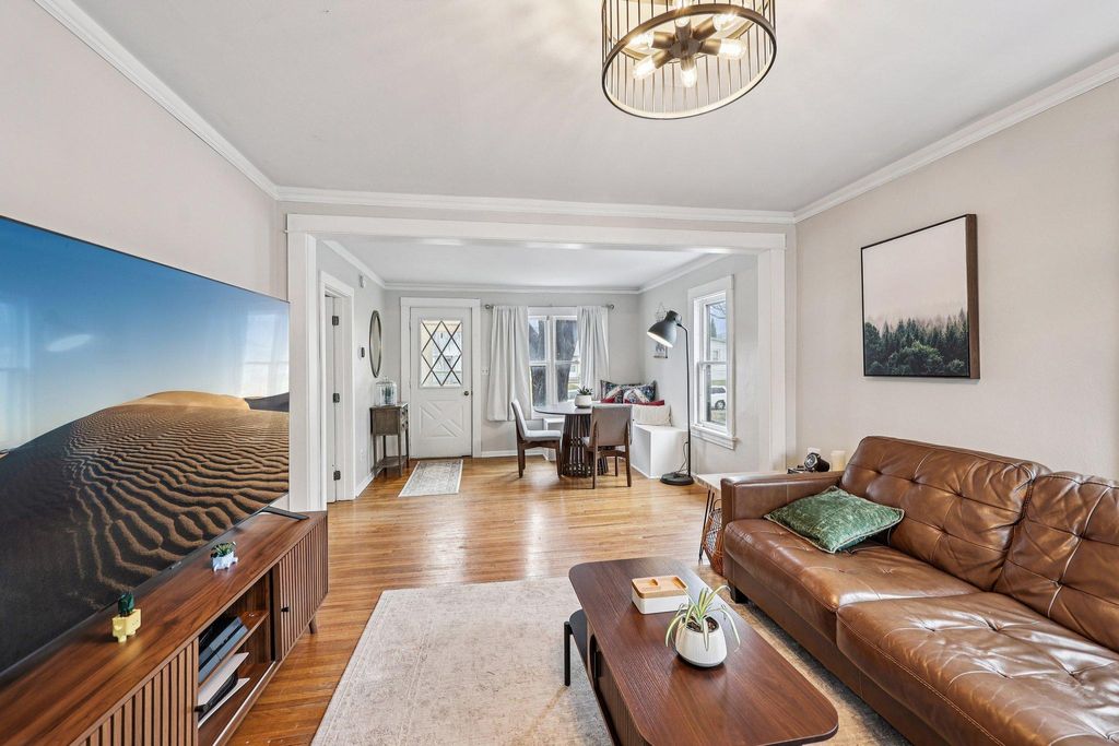 Photo of 1259 Hewitt Avenue, Saint Paul, MN 55104 (MLS # 7042817)