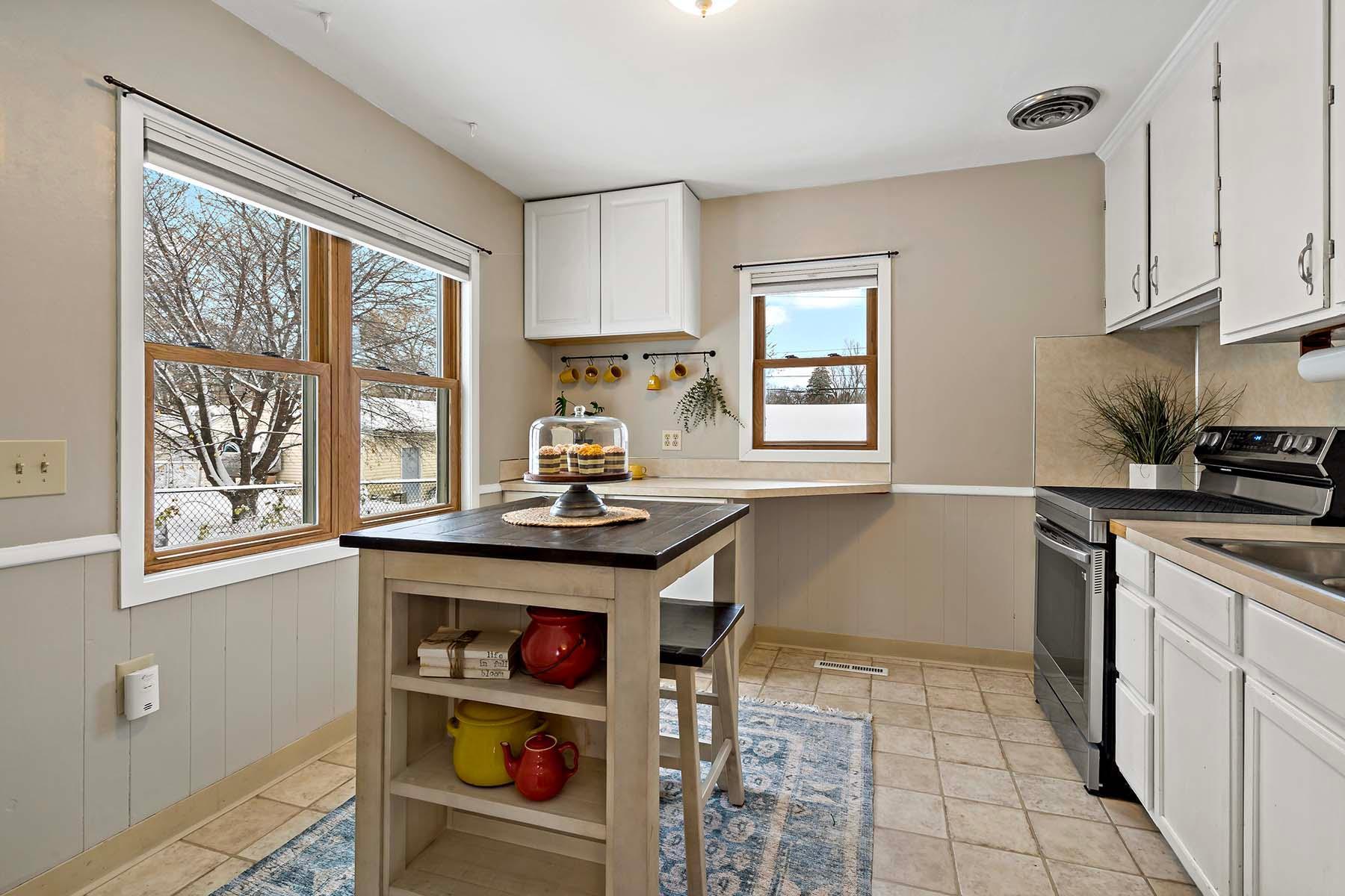 3534 Johnson Street NE