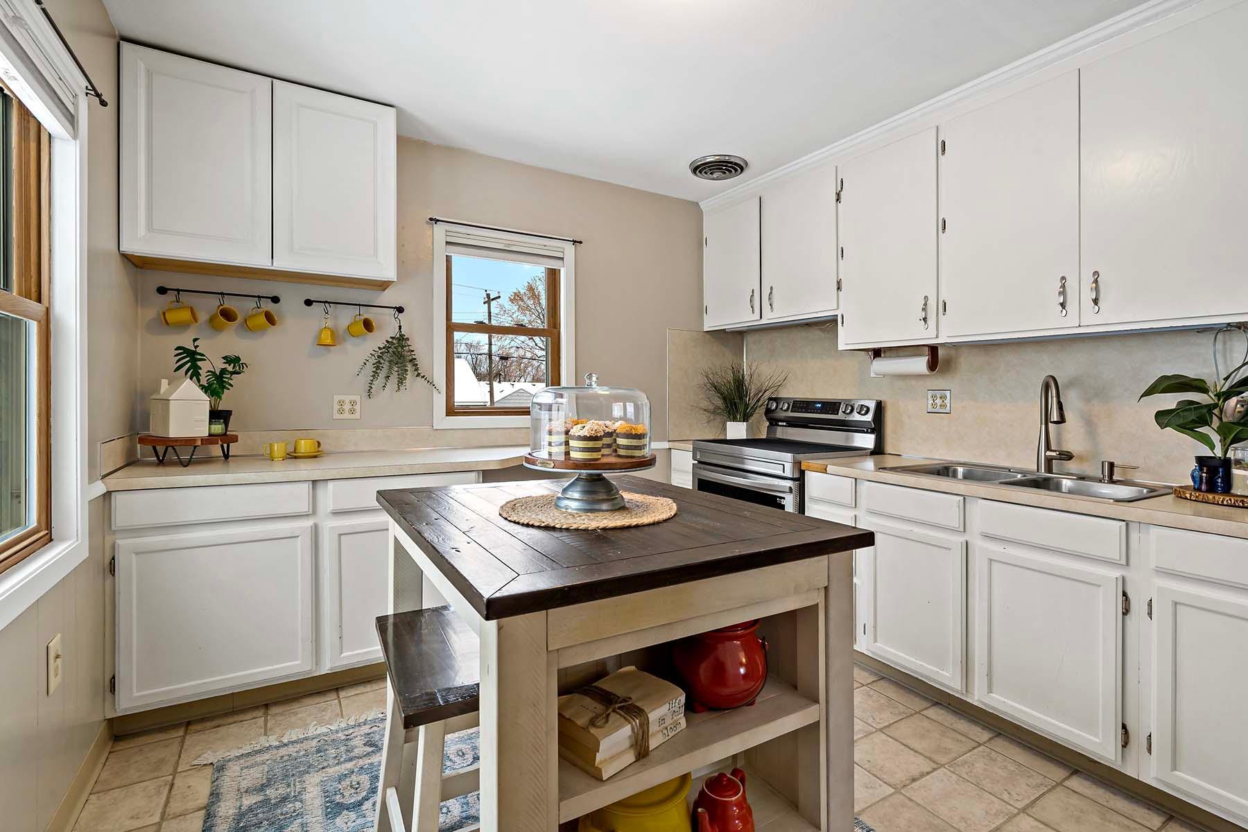 3534 Johnson Street NE