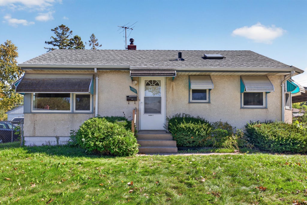 Photo of 1158 Arundel Street, Saint Paul, MN 55117 (MLS # 7152220)