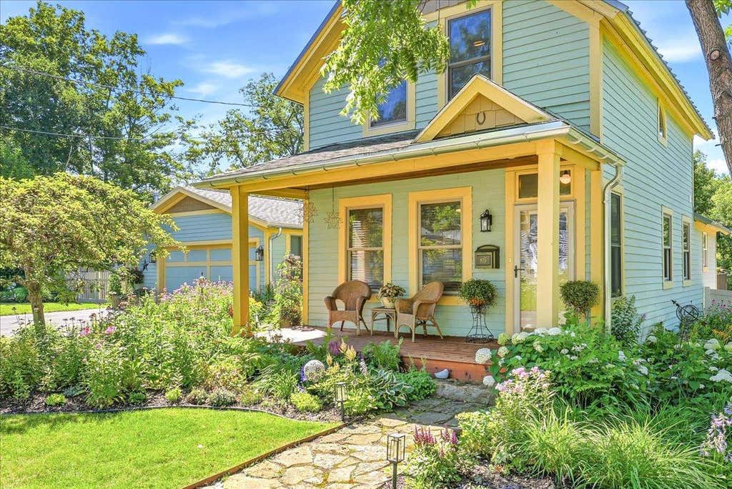 Photo of 815 Maple Street W, Stillwater, MN 55082 (MLS # 7118512)