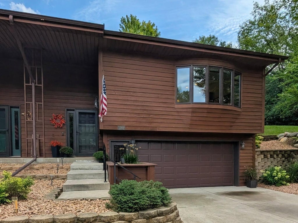 Photo of 1202 Oak Drive, Montevideo, MN 56265 (MLS # 7149910)