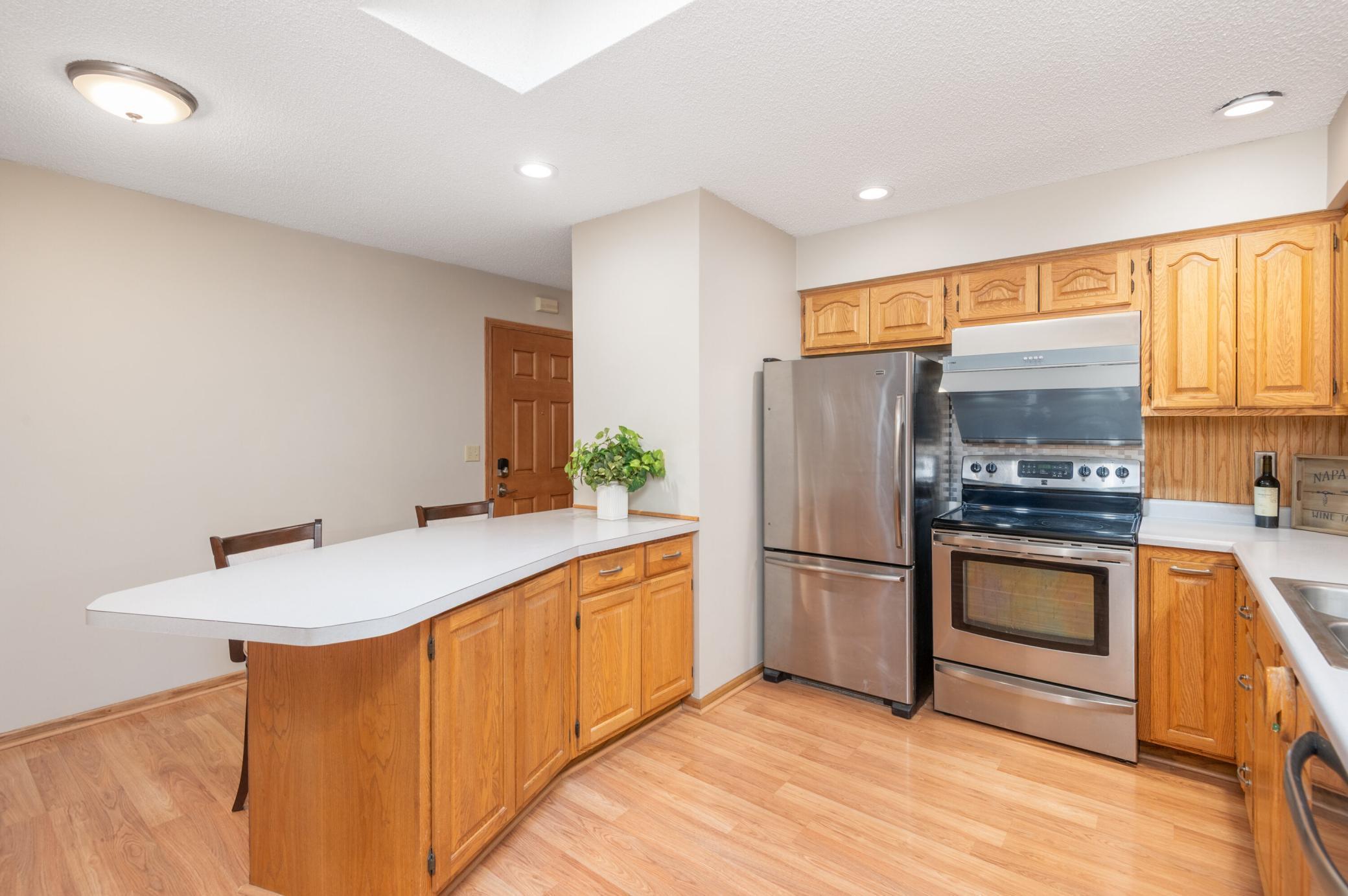 1933 Eastridge Court