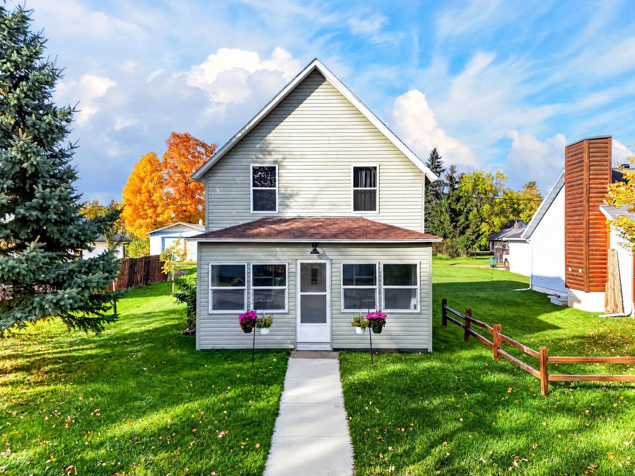 207 4th Street NE