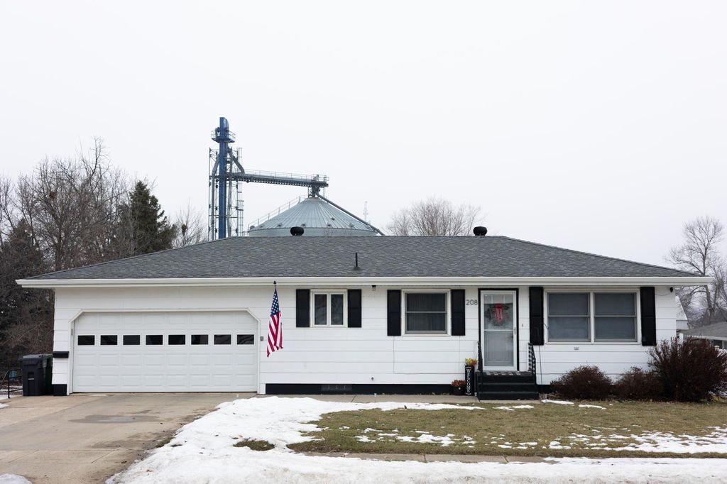 Photo of 208 E 2nd Street, Adrian, MN 56110 (MLS # 7002691)