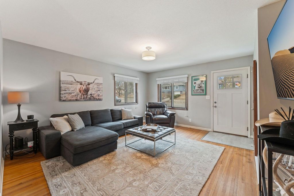 Photo of 5725 Xerxes Avenue S, Minneapolis, MN 55410 (MLS # 7027407)