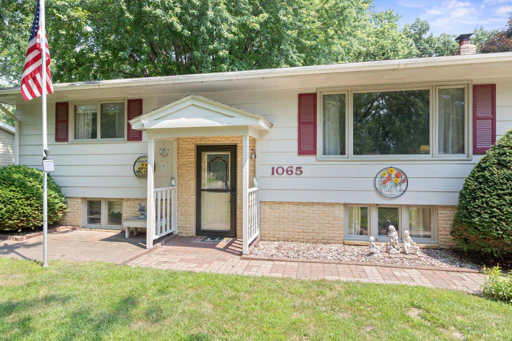 Photo of 1065 Sherwood Street SE, Hutchinson, MN 55350 (MLS # 7114702)