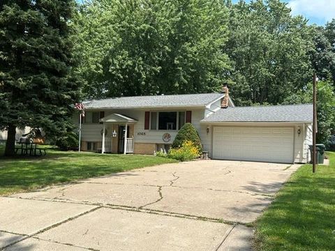 Photo of 1065 Sherwood Street SE, Hutchinson, MN 55350 (MLS # 7114702)