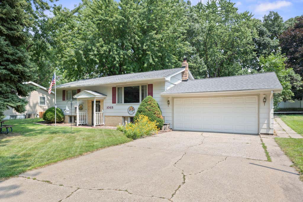 Photo of 1065 Sherwood Street SE, Hutchinson, MN 55350 (MLS # 7114702)