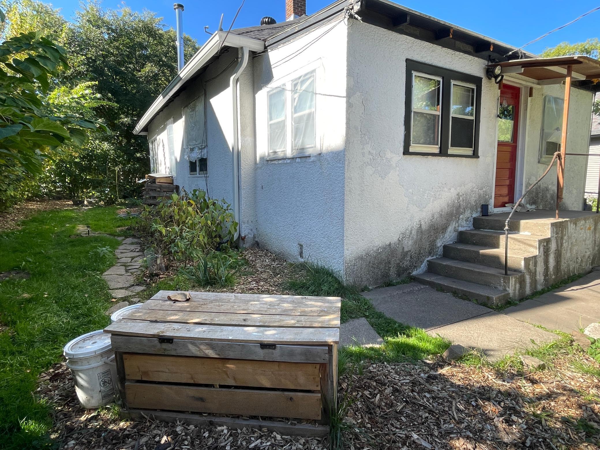 3522 Colfax Avenue N
