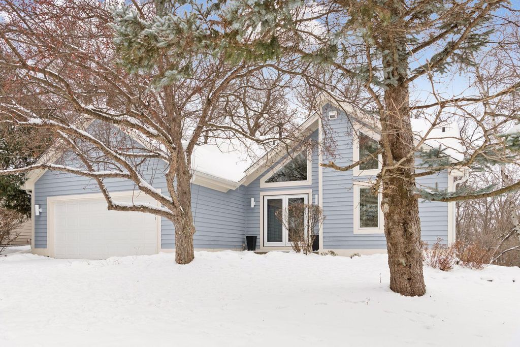 Photo of 11984 Saint Albans Hollow Drive, Minnetonka, MN 55305 (MLS # 7003598)