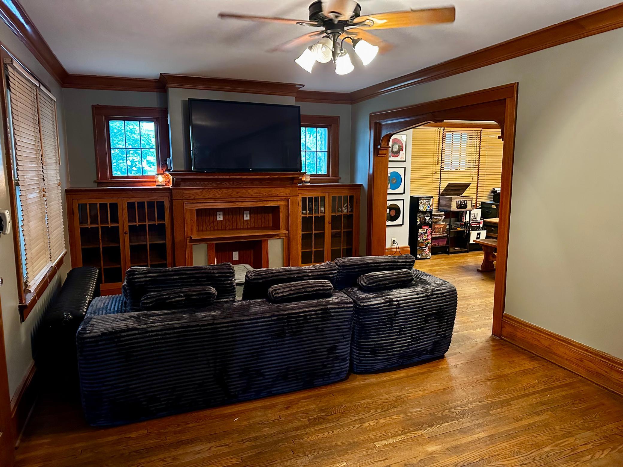 252 Stevens Street W