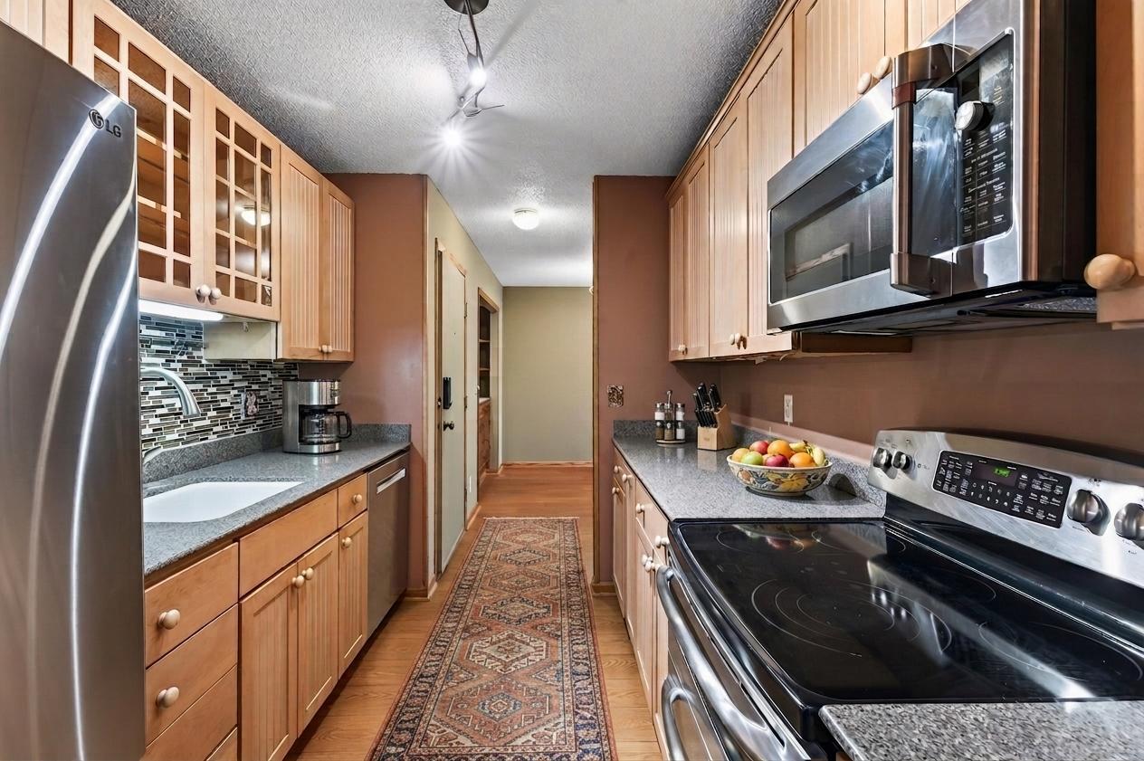 122 Demont Avenue E 362