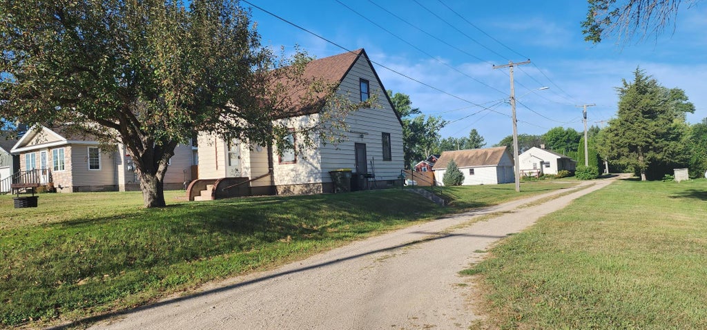 Photo of 400 Short Line Avenue, Sunburg, MN 56289 (MLS # 7135299)